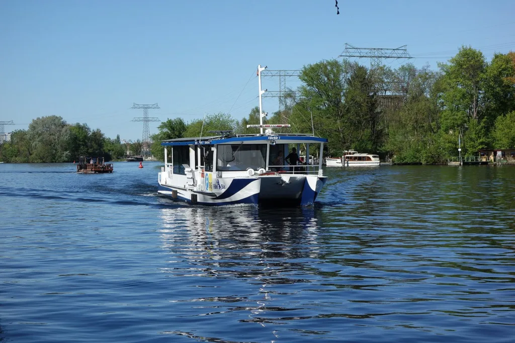 The solar ferry FährBär 1 crossing the Spree in Berlin