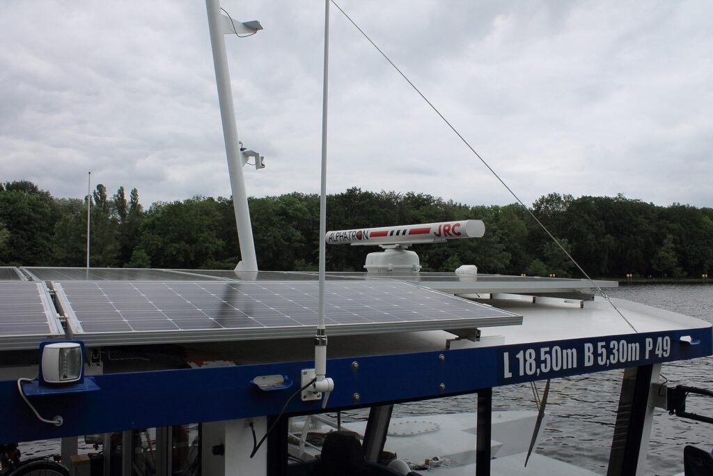 52 solar modules with about 66 m² cover the roof of each ferry.