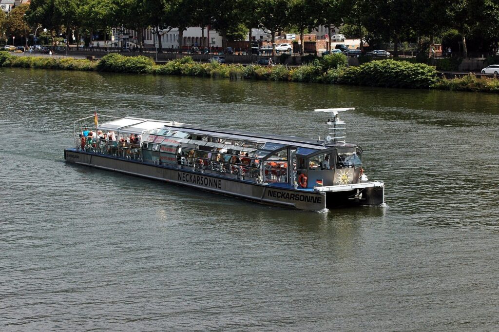 The long, flat solar roof covers almost the whole boat.