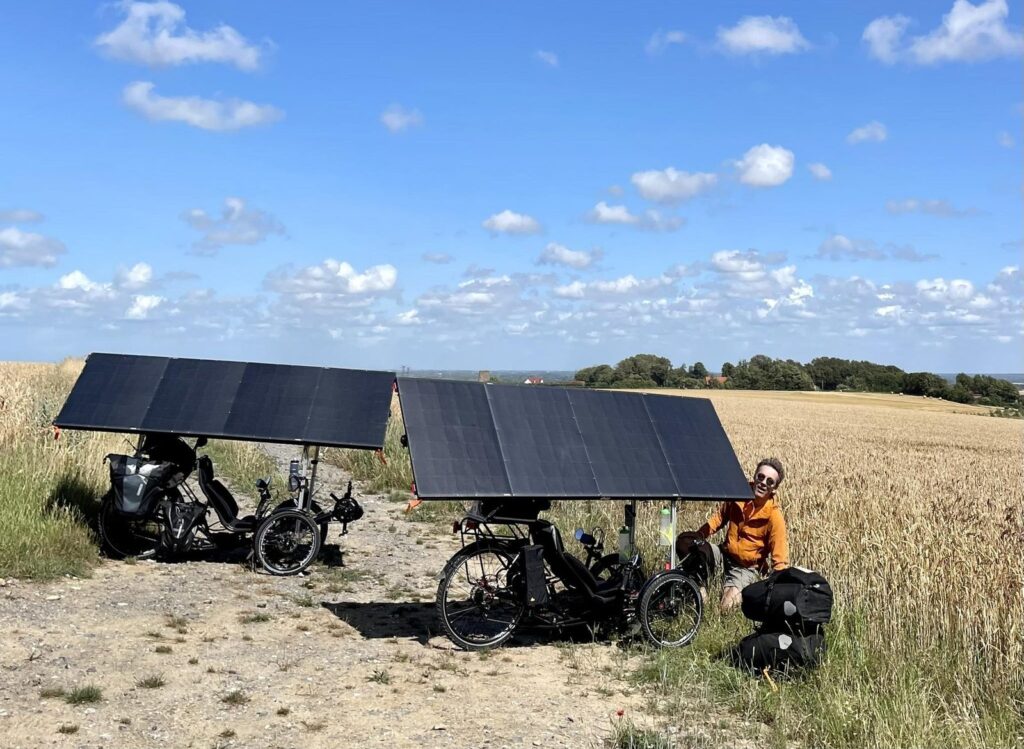 Bay2Bay – Two Belgian Solar Trikes with 500 W Roofs