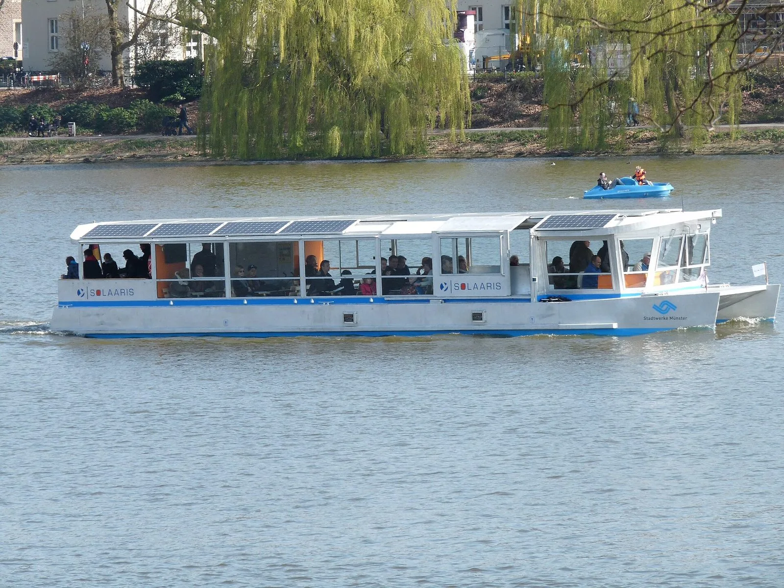 The solar water bus Solaaris on the Aasee in Münster
